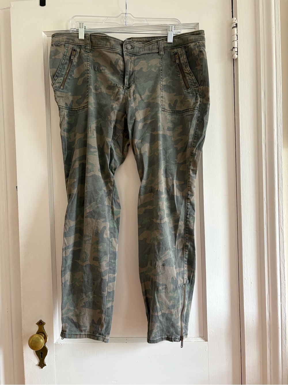 BOGO Old Navy Women's Camouflage Cargo Pants - Olive Green Camo